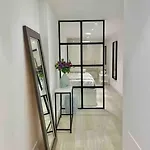 Moderno Con Garaje Privado En El Centro De Apartment
