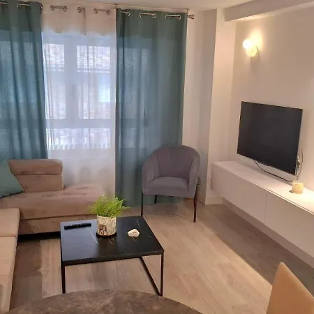 Moderno Con Garaje Privado En El Centro De Apartamento *