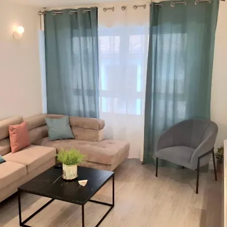 Apartment Moderno Con Garaje Privado En El Centro De *