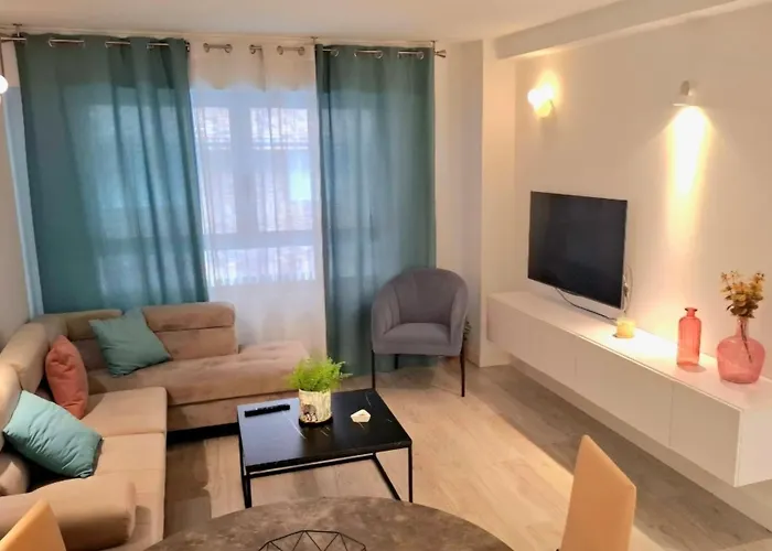 Daire Moderno Con Garaje Privado En El Centro De